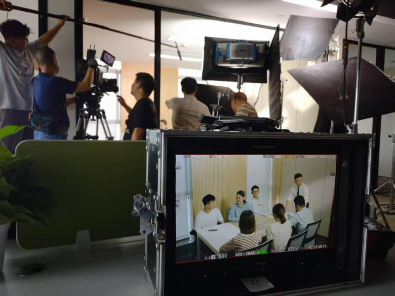 隆林县TVC拍摄公司：科技产品视觉化大师，诠释未来感与功能美学